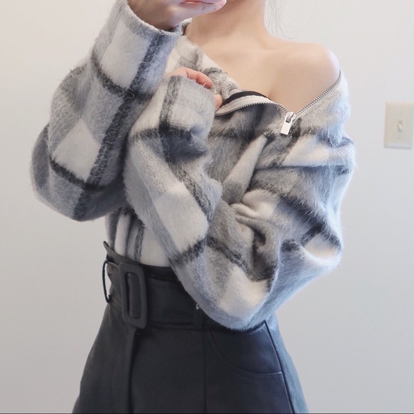 Abercrombie and Fitch Pullover Sweater - Picture 1 of 8